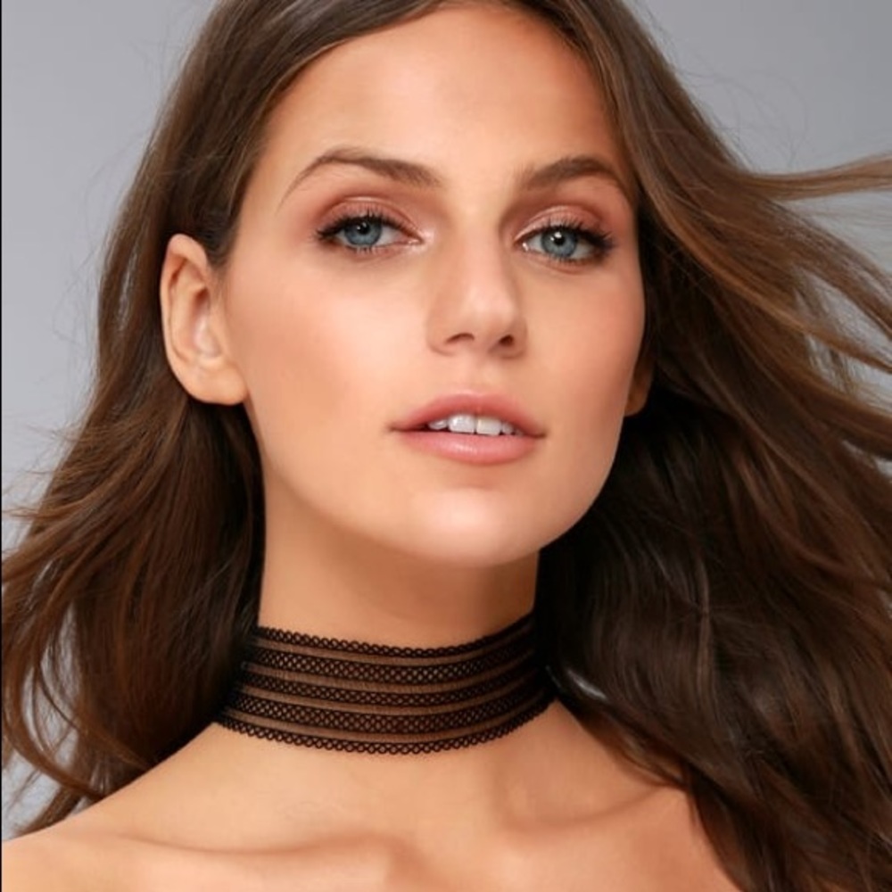 Black choker